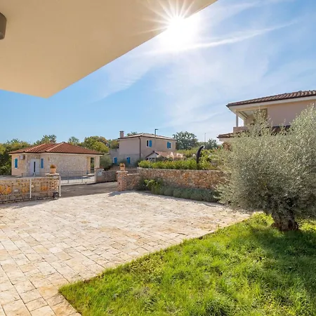 بيت للعطل Romantische Mit Pool- Umgeben Von By Interhome Sveti Anton (Krk)