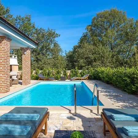 Romantische Mit Pool- Umgeben Von By Interhome