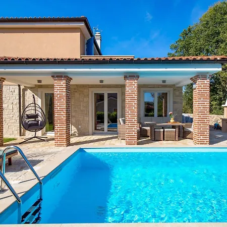 Romantische Mit Pool- Umgeben Von By Interhome