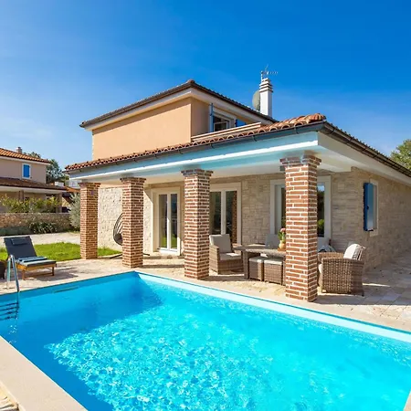 Romantische Mit Pool- Umgeben Von By Interhome 펜션 *