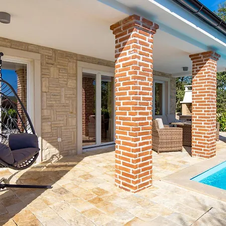 Romantische Mit Pool- Umgeben Von By Interhome