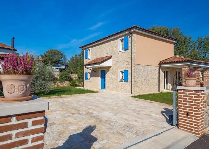 Romantische Mit Pool- Umgeben Von By Interhome *