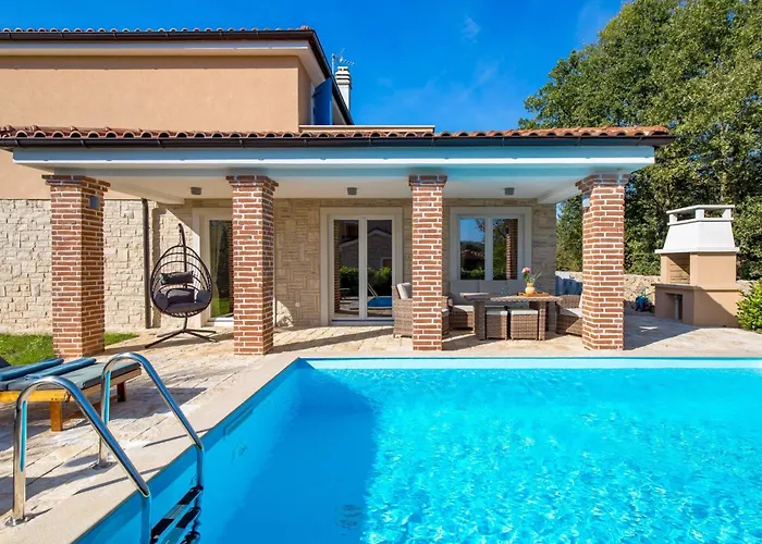 Romantische Mit Pool- Umgeben Von By Interhome