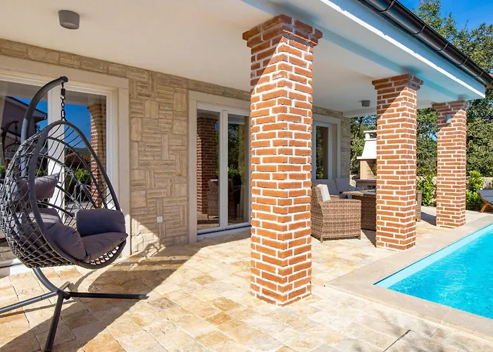 Romantische Mit Pool- Umgeben Von By Interhome