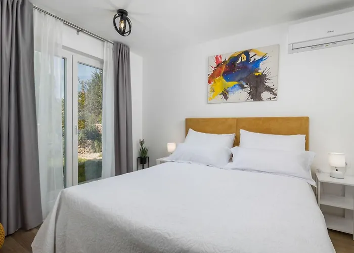 Romantische Mit Pool- Umgeben Von By Interhome *