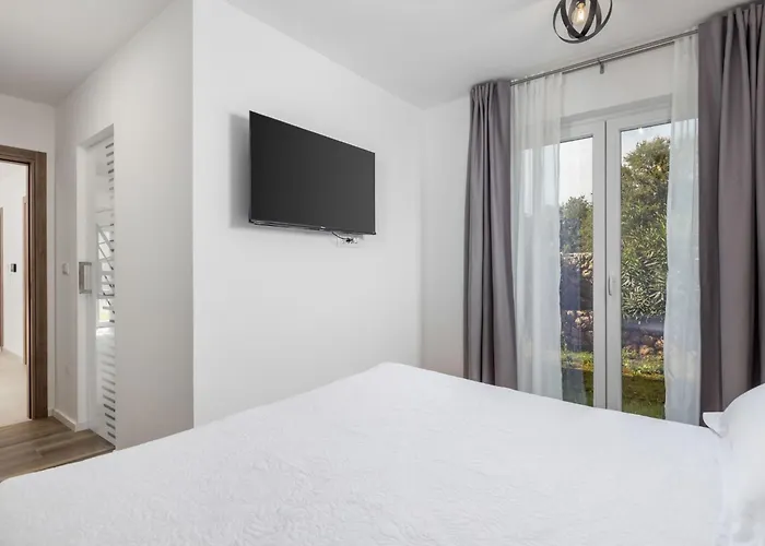 Romantische Mit Pool- Umgeben Von By Interhome