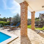 Romantische Mit Pool- Umgeben Von By Interhome