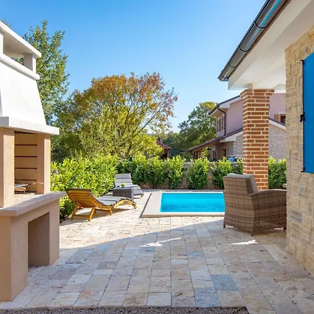 Holiday home Romantische Mit Pool- Umgeben Von By Interhome *