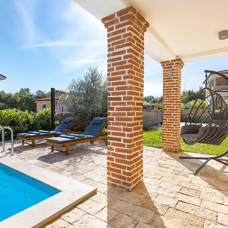 Romantische Mit Pool- Umgeben Von By Interhome