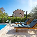 Casa vacanze Romantische Mit Pool- Umgeben Von By Interhome