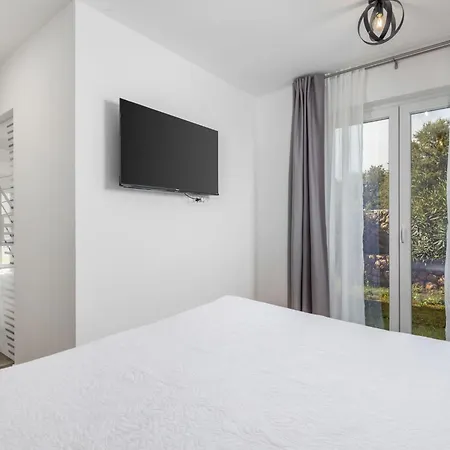 Romantische Mit Pool- Umgeben Von By Interhome