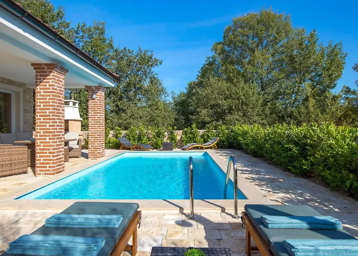 Romantische Mit Pool- Umgeben Von By Interhome