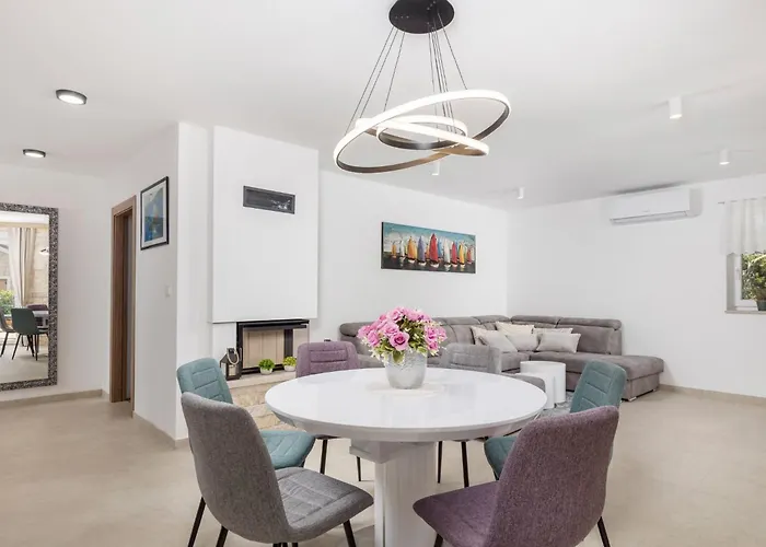Casa vacanze Romantische Mit Pool- Umgeben Von By Interhome